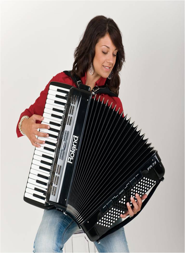 female accordion players himachal-pradesh